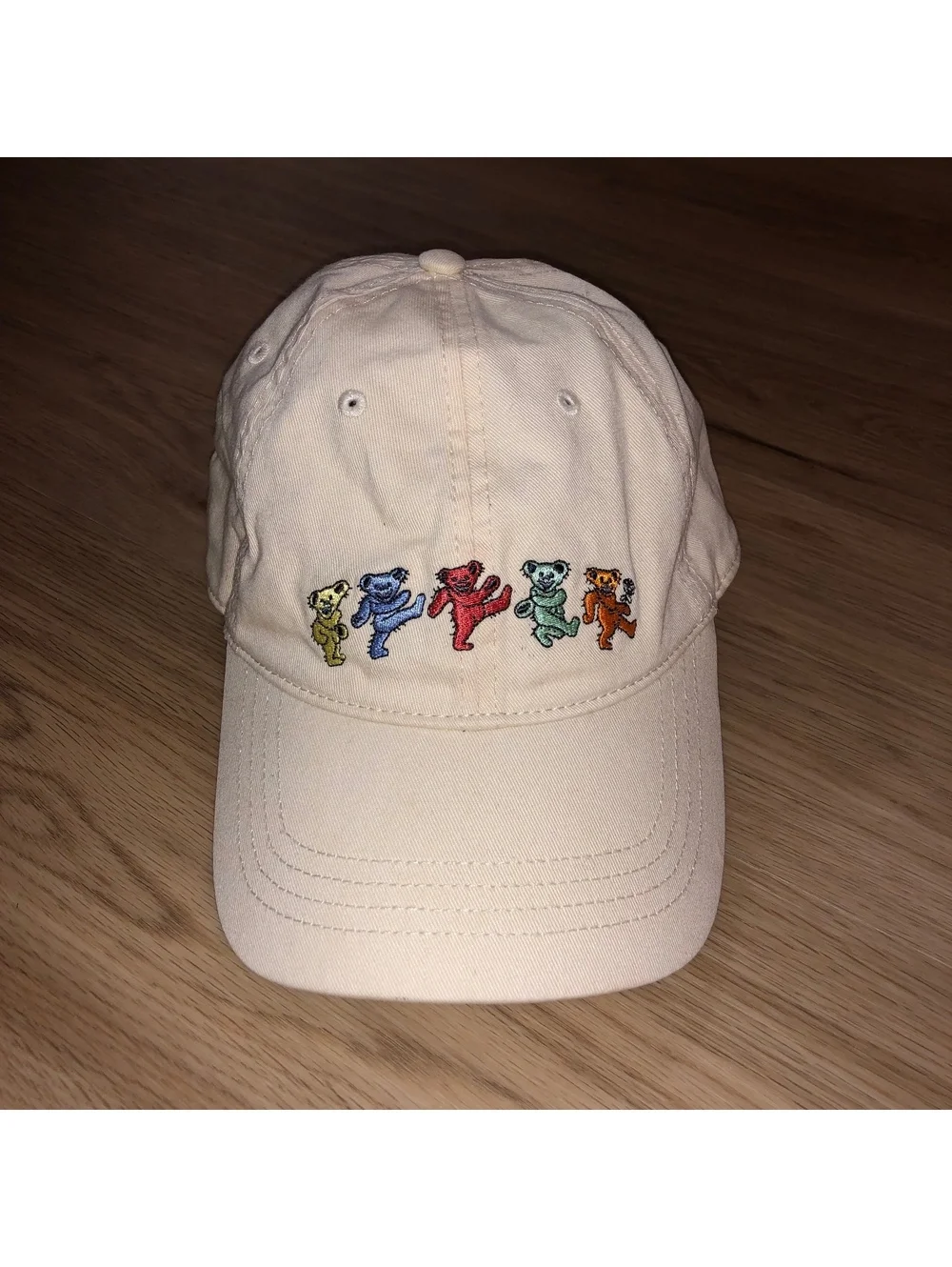 AMERICAN EAGLE GRATEFUL DEAD DANCING BEARS ADJUSTABLE STRAPBACK HAT CREAM WHITE
